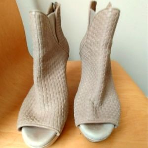 Ugg wedge open toe booties 010